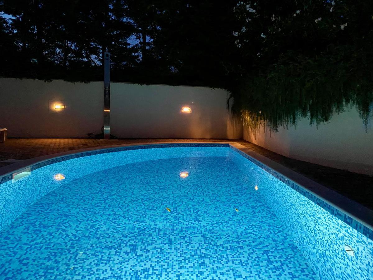PRIVATE pool&Mediterranean garden apartment Mia Šilo Buitenkant foto