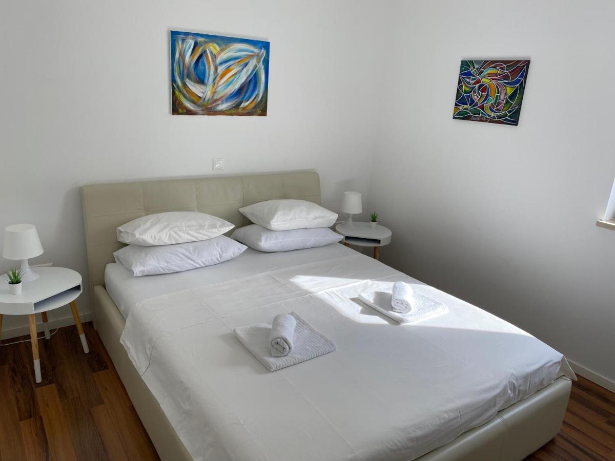 PRIVATE pool&Mediterranean garden apartment Mia Šilo Buitenkant foto