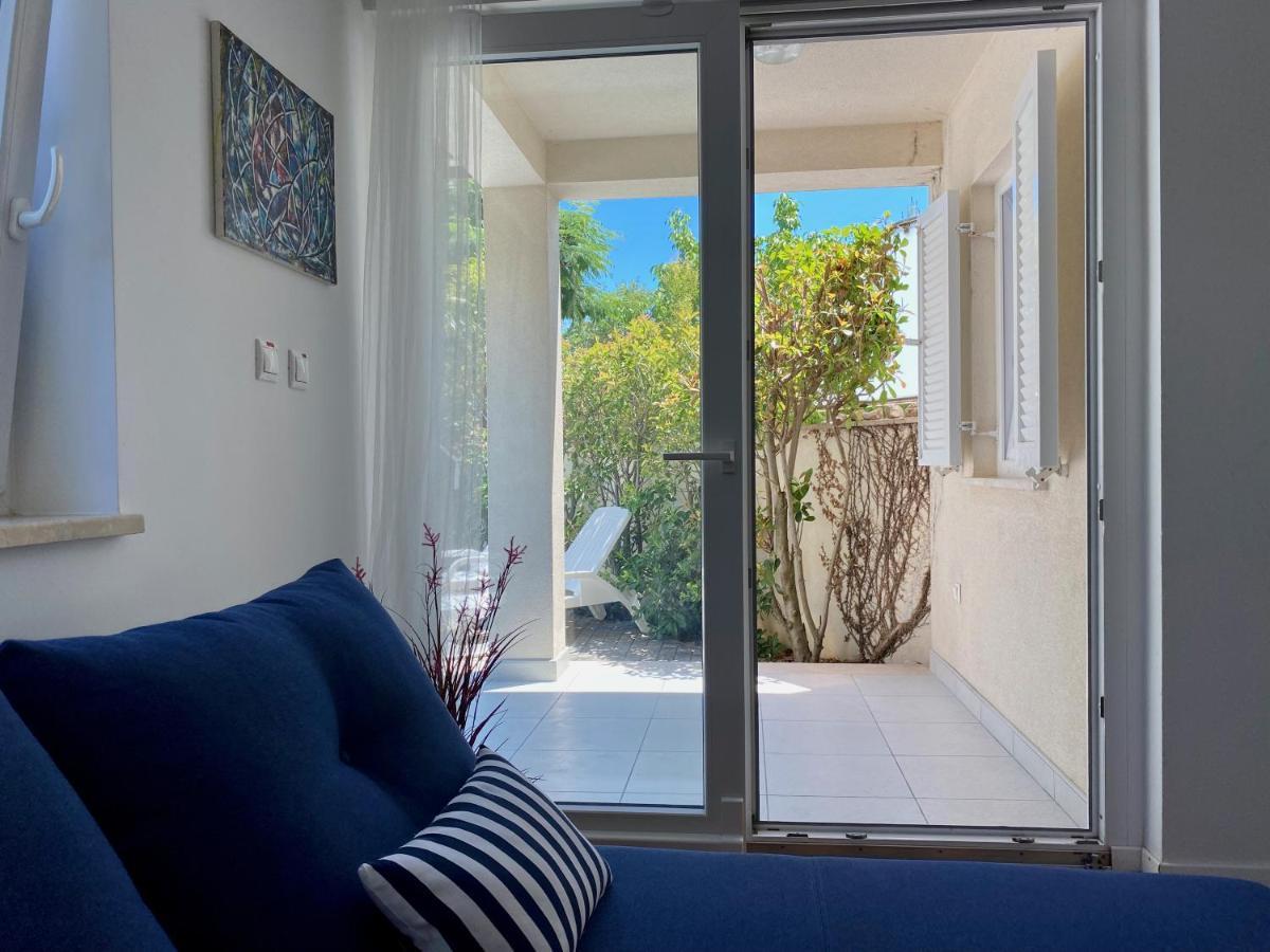 PRIVATE pool&Mediterranean garden apartment Mia Šilo Buitenkant foto