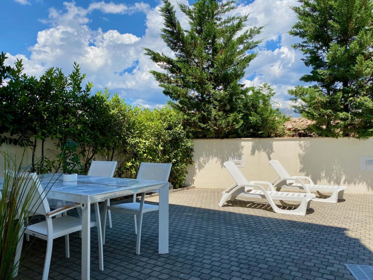 PRIVATE pool&Mediterranean garden apartment Mia Šilo Buitenkant foto