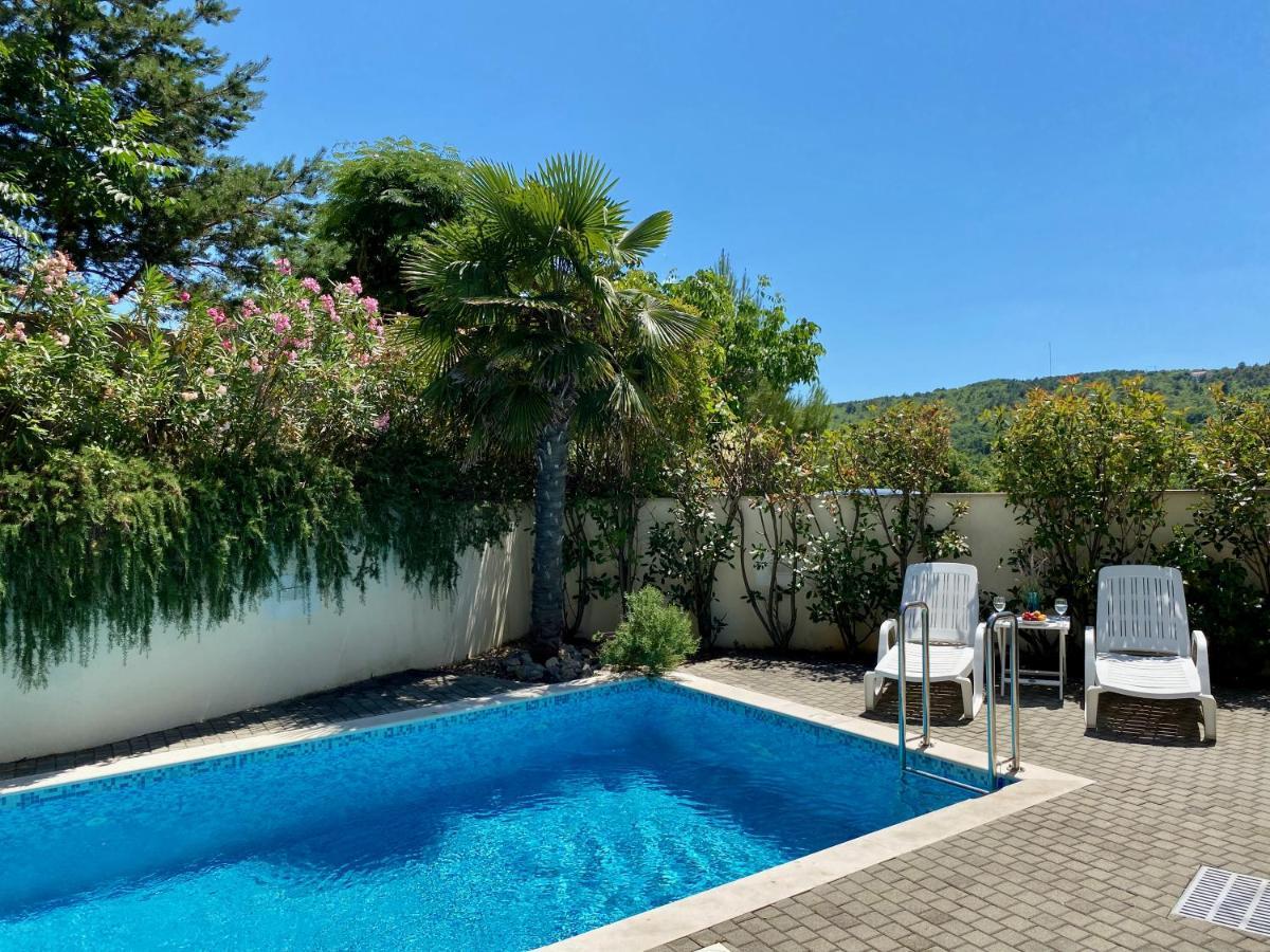 PRIVATE pool&Mediterranean garden apartment Mia Šilo Buitenkant foto