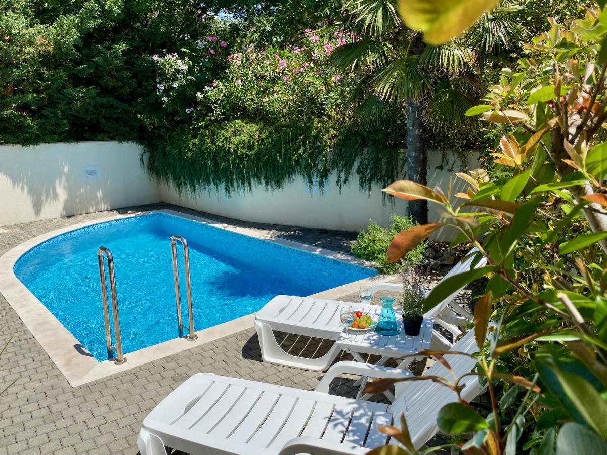 PRIVATE pool&Mediterranean garden apartment Mia Šilo Buitenkant foto